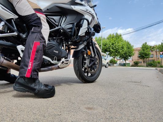 altura minima para ir en moto