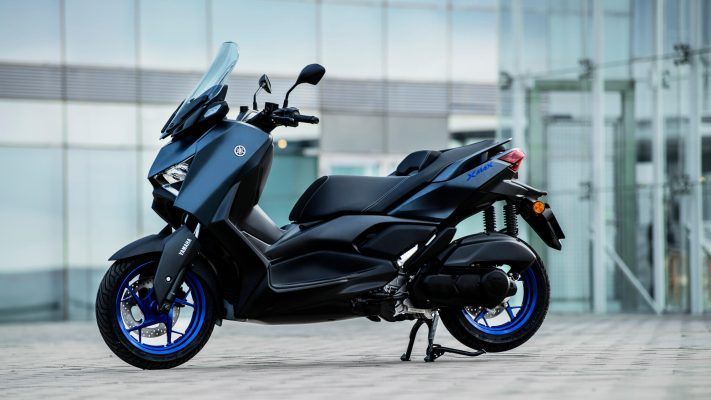 Chegar ao chão com a Yamaha XMAX 125