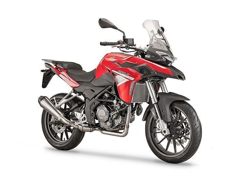 como-llegar-mejor-al-suelo-en-la-benelli-trk-251