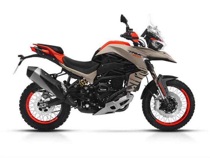 como-llegar-mejor-al-suelo-en-la-benelli-trk800-2022